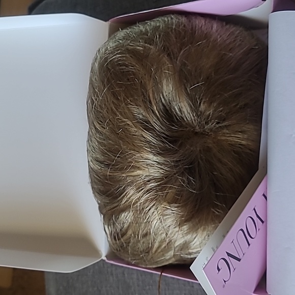 Nwt. Casey, Whisperlite Paula Young Wig. - Picture 3 of 3